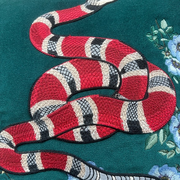 Gucci Embroidered Snake Pillow - Picture 3 of 3